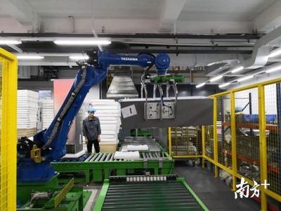 海信容聲投1.6億打造業(yè)內(nèi)標(biāo)桿工廠(chǎng),&ldquo;美食+&rdquo;系列冰箱下線(xiàn)